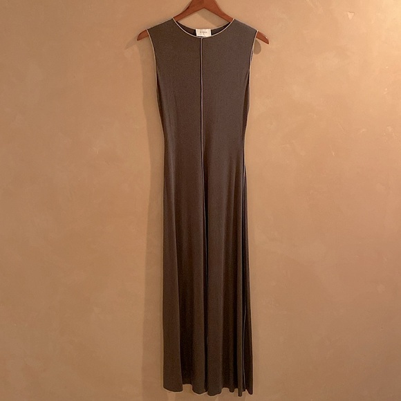 ✨SALE✨DISSH Soho Olive Sleeveless Midi / Maxi Dress Size: S
Color: Olive - Picture 7 of 13